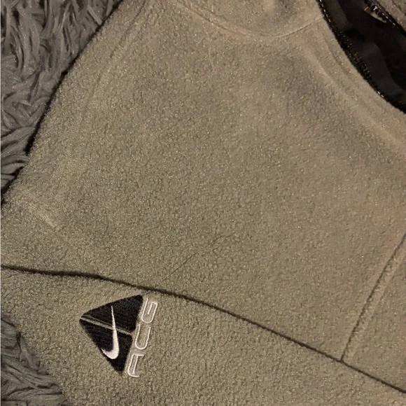 Nike ACG Men's Beige Performance Jacket - Picture 3 of 10